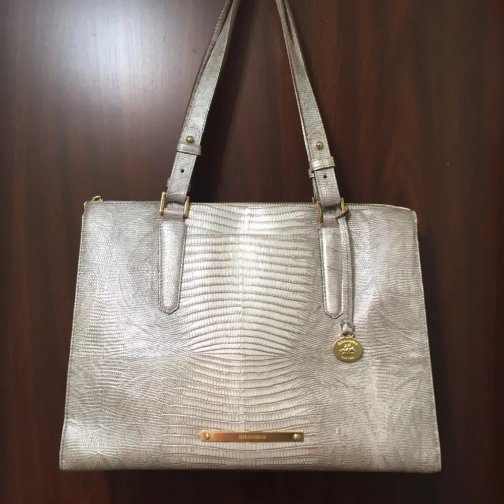 EUC Brahmin seashell lizard anywhere tote silver